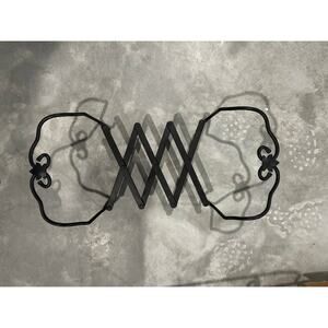 Longaberger basket wrought Iron Expandable Trivet Black for Baking Dishes